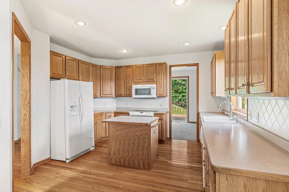 16568 Irwindale Way Lakeville, MN 55044