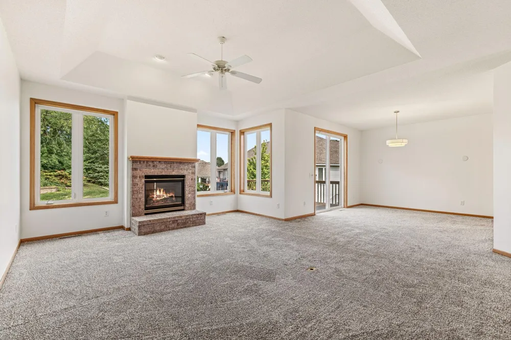 16568 Irwindale Way Lakeville, MN 55044