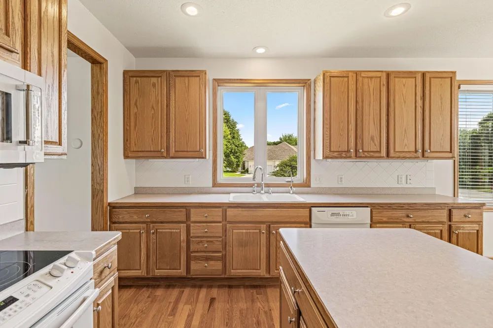 16568 Irwindale Way Lakeville, MN 55044