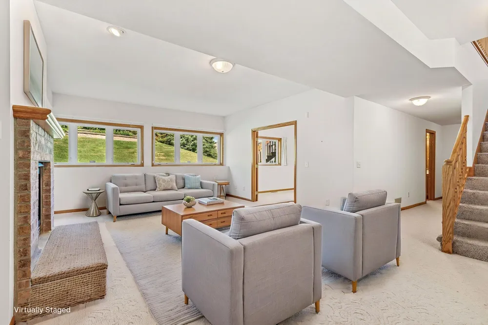 16568 Irwindale Way Lakeville, MN 55044