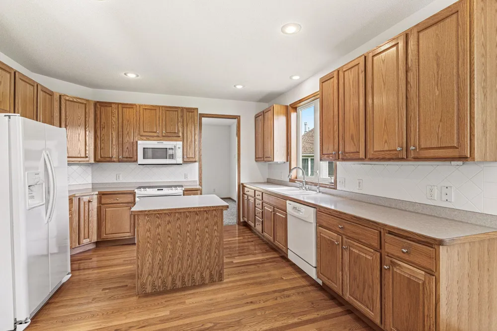 16568 Irwindale Way Lakeville, MN 55044