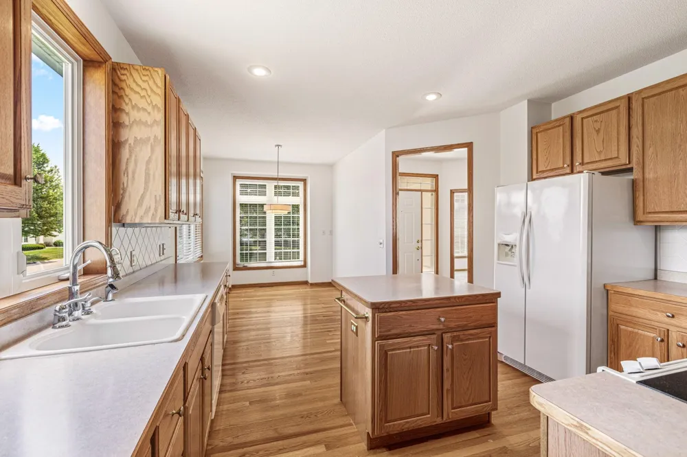 16568 Irwindale Way Lakeville, MN 55044