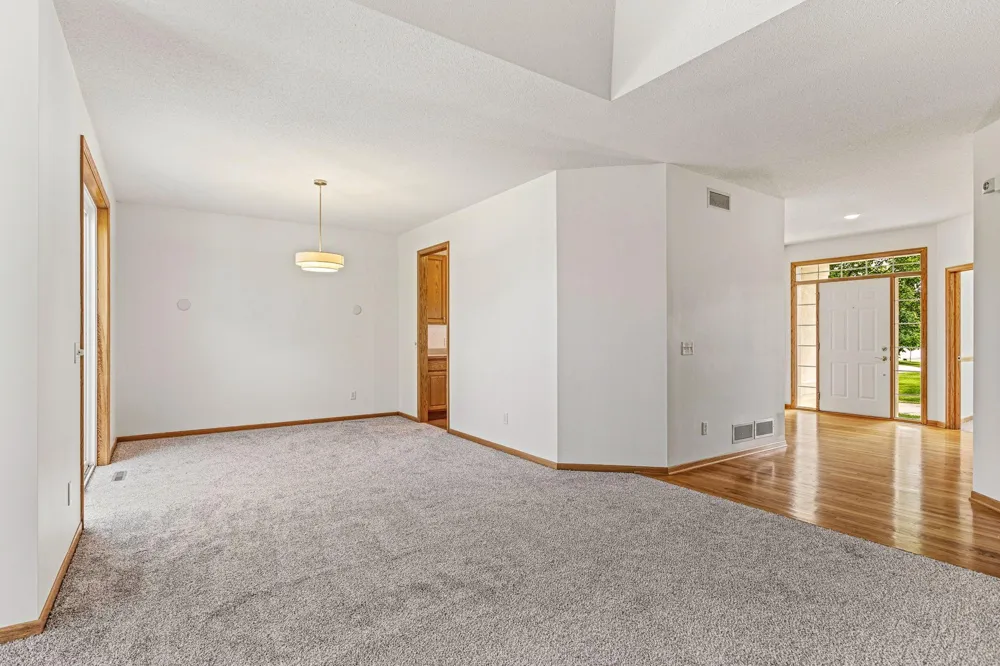 16568 Irwindale Way Lakeville, MN 55044