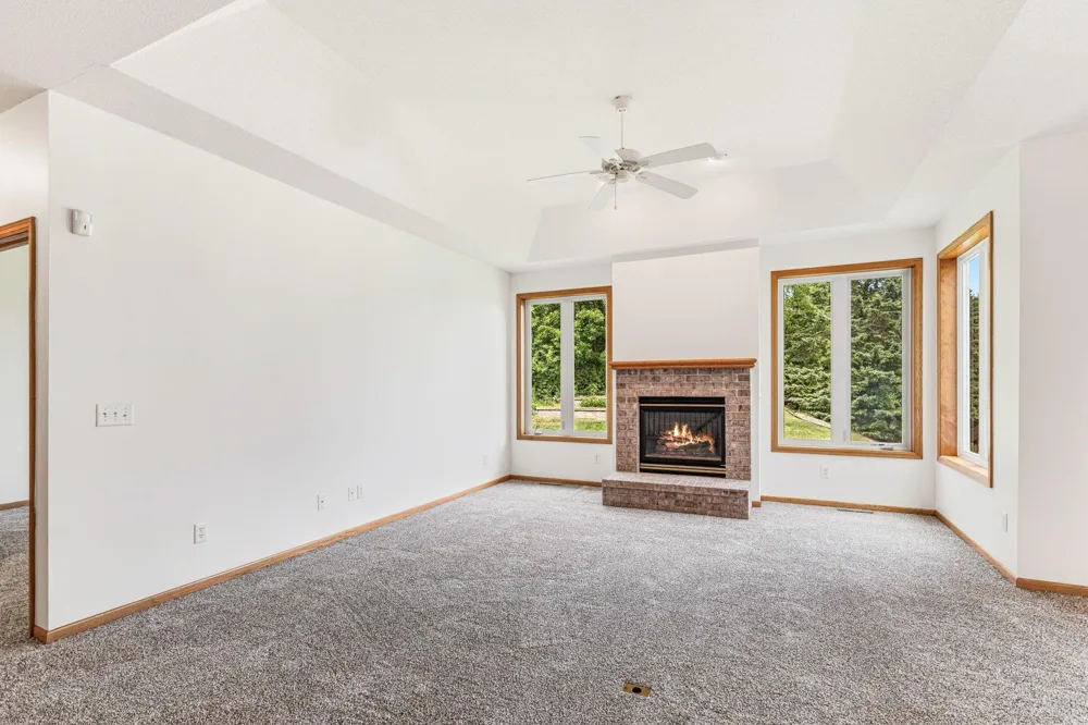 16568 Irwindale Way Lakeville, MN 55044
