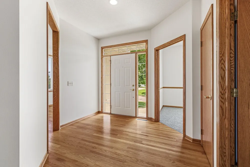16568 Irwindale Way Lakeville, MN 55044