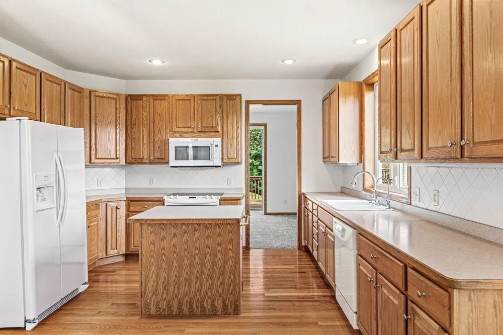 16568 Irwindale Way Lakeville, MN 55044