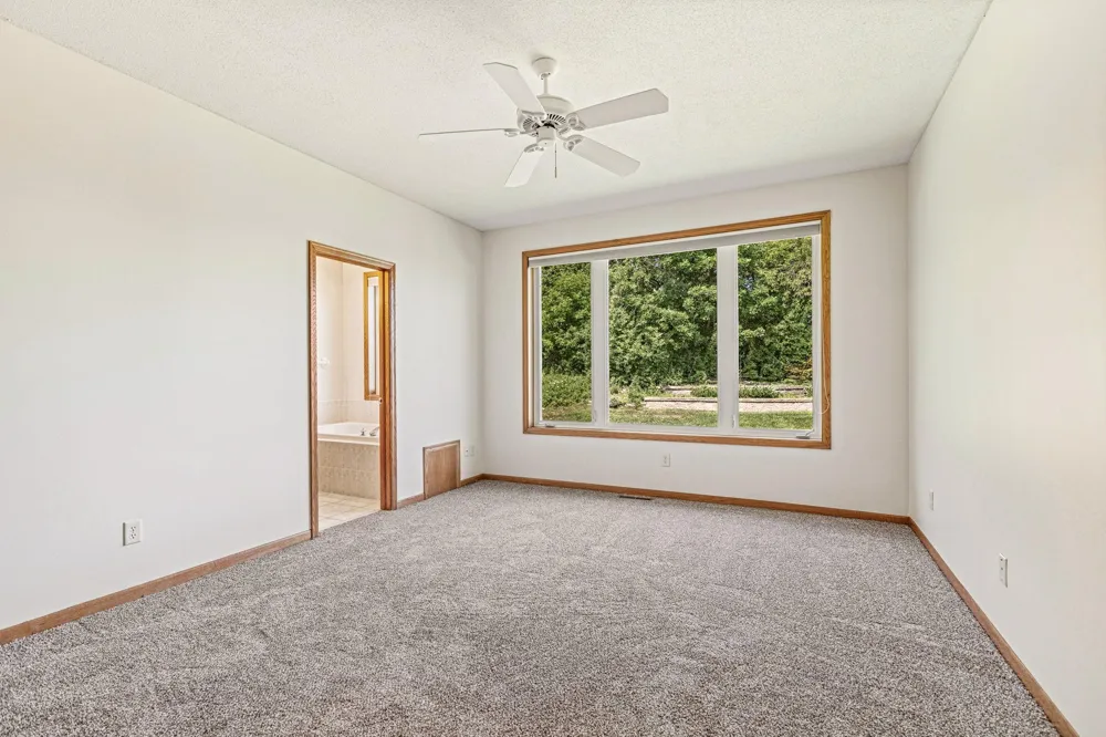 16568 Irwindale Way Lakeville, MN 55044