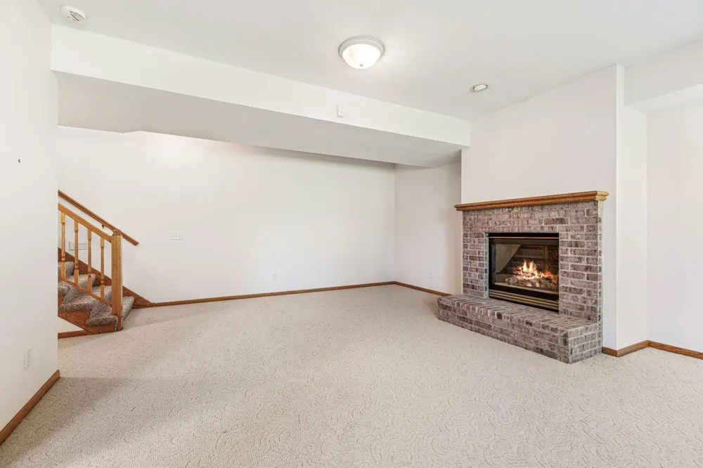 16568 Irwindale Way Lakeville, MN 55044