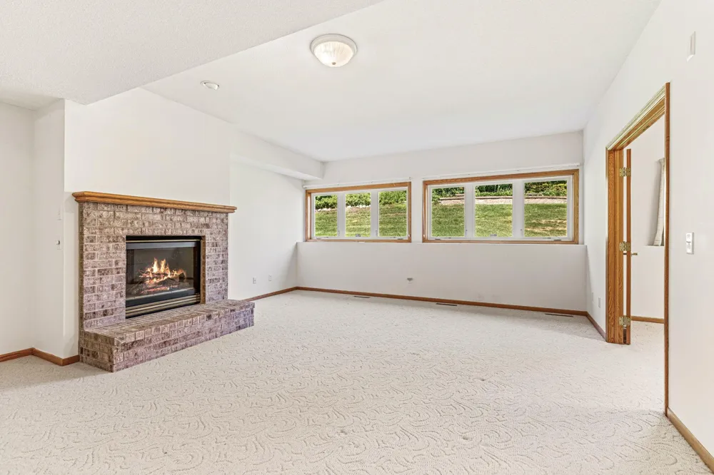 16568 Irwindale Way Lakeville, MN 55044