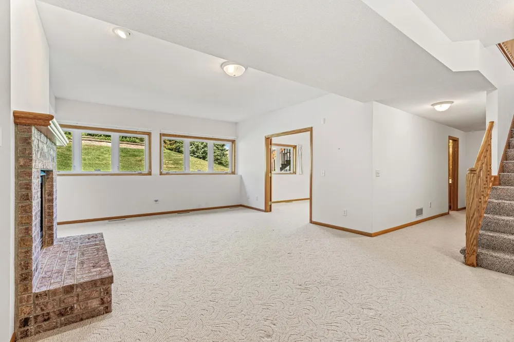 16568 Irwindale Way Lakeville, MN 55044