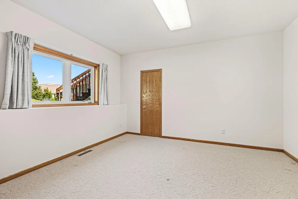 16568 Irwindale Way Lakeville, MN 55044