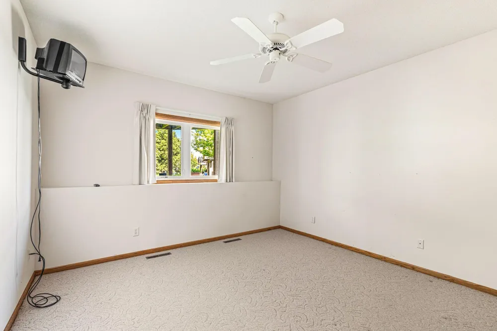 16568 Irwindale Way Lakeville, MN 55044