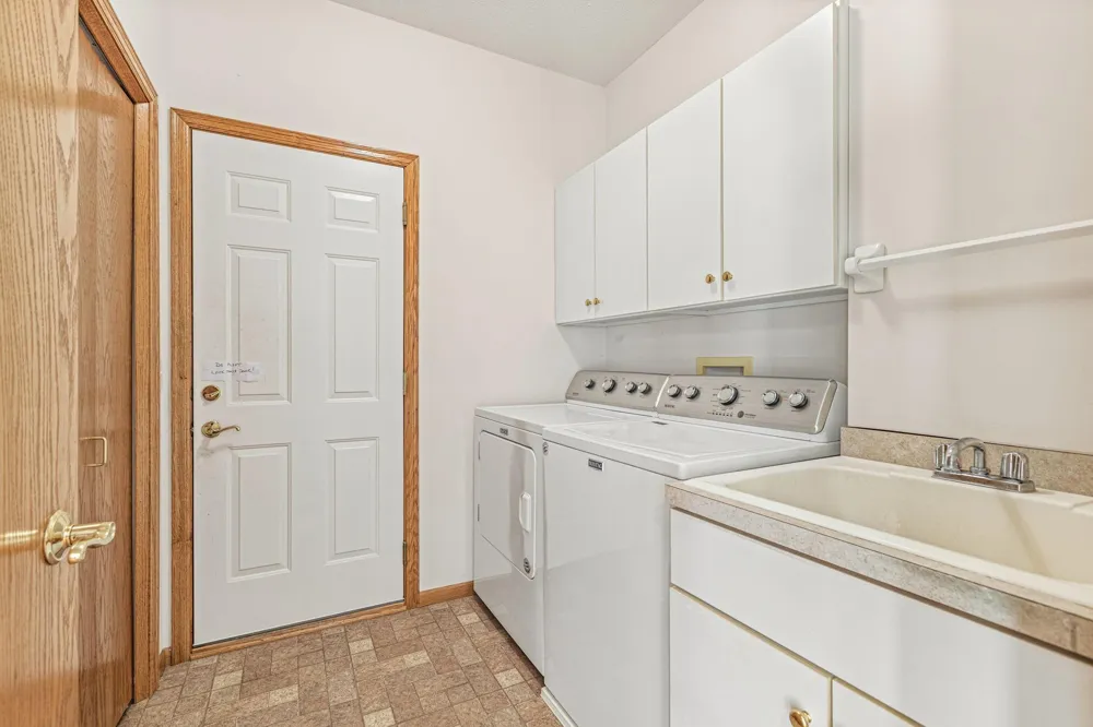 16568 Irwindale Way Lakeville, MN 55044