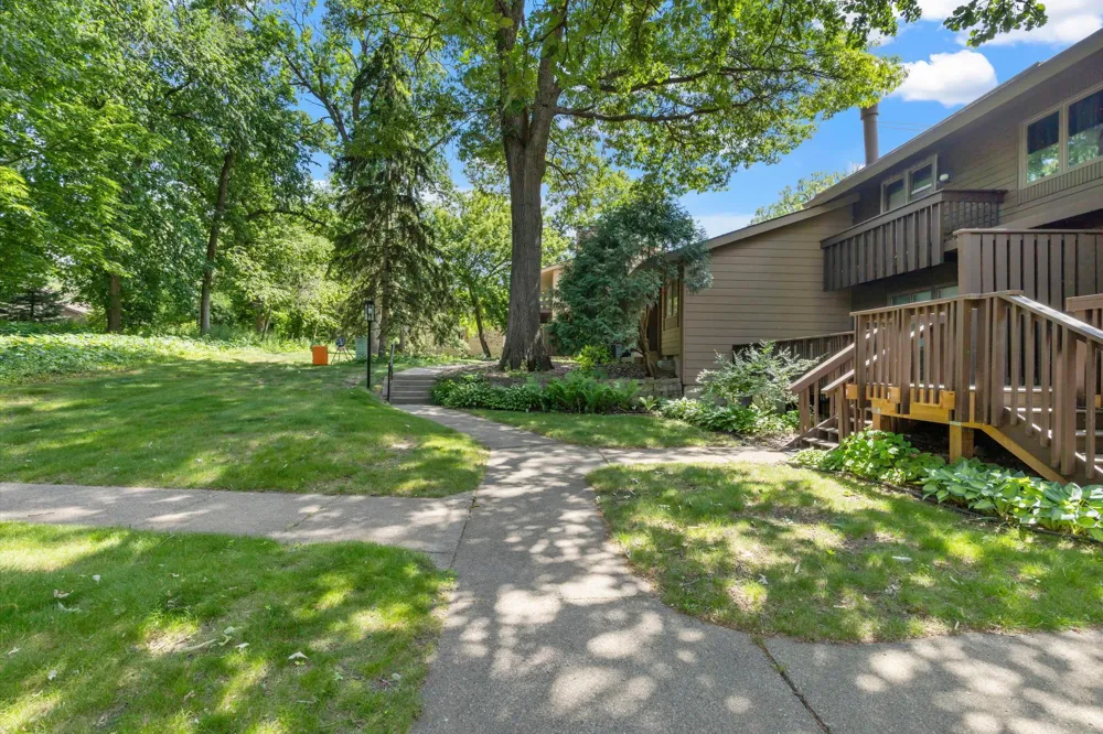 91 Birnamwood Drive Burnsville, MN 55337