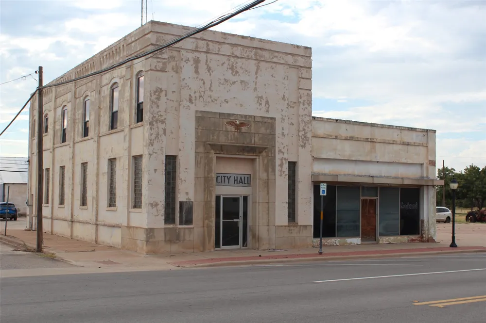 202 Central Avenue Knox City, TX 79529