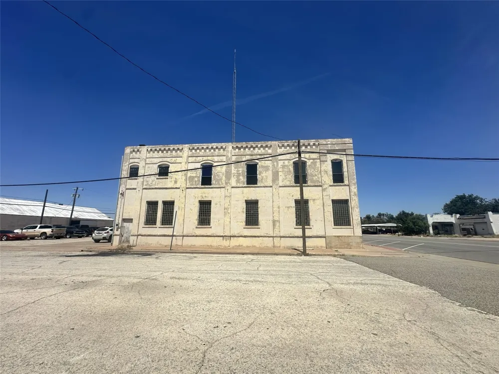 202 Central Avenue Knox City, TX 79529