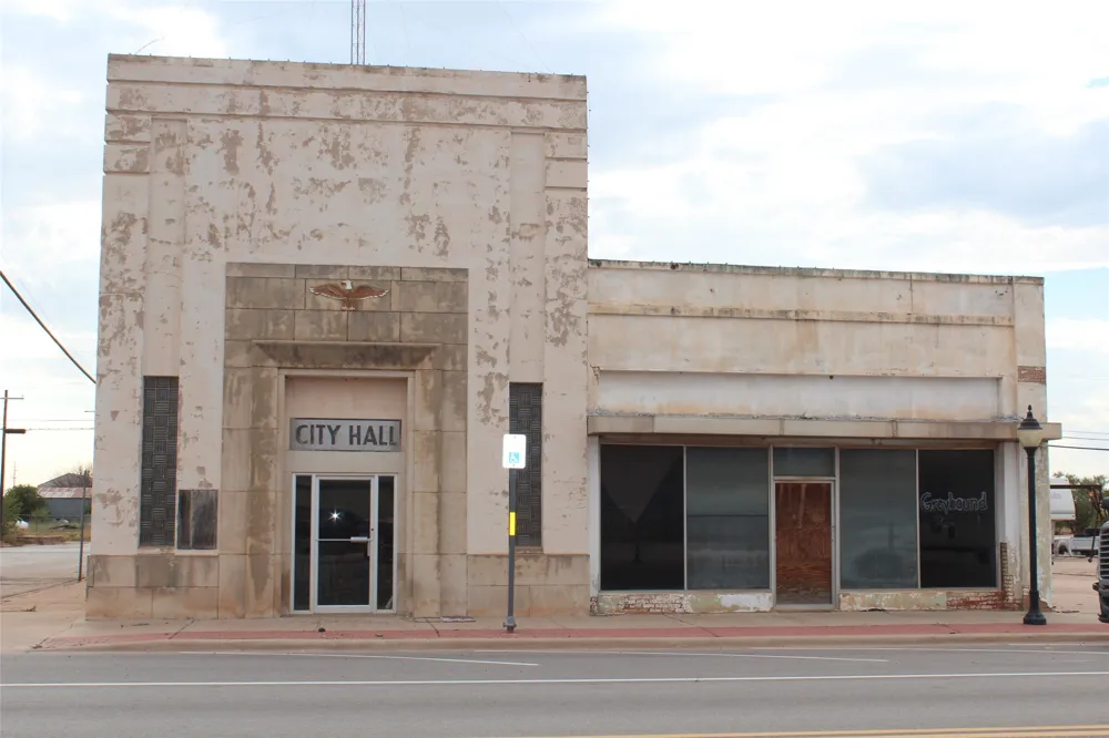 202 Central Avenue Knox City, TX 79529