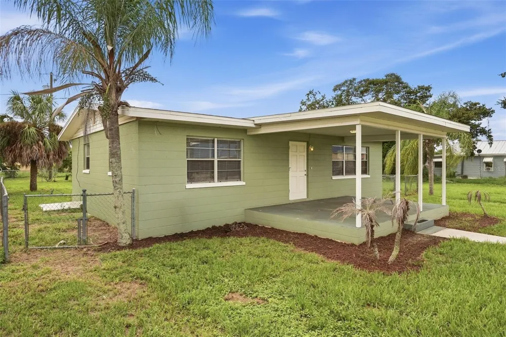 210 E MERRILL AVENUE Dundee, FL 33838