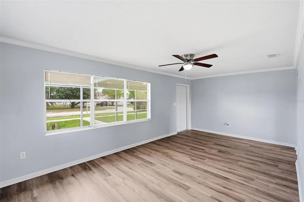 210 E MERRILL AVENUE Dundee, FL 33838