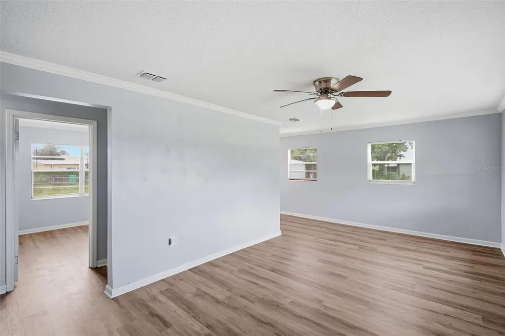 210 E MERRILL AVENUE Dundee, FL 33838