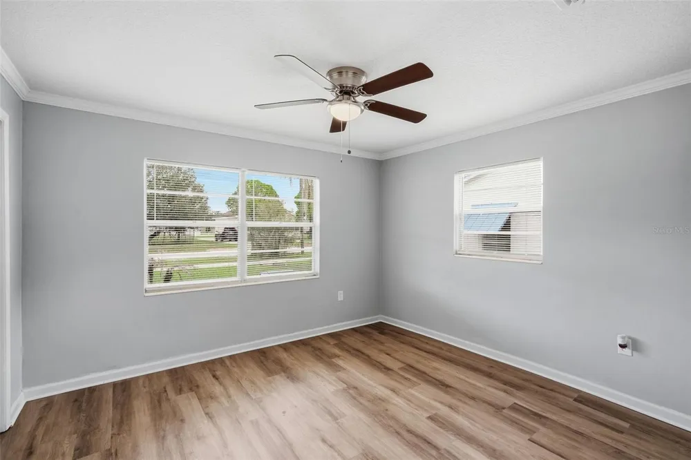 210 E MERRILL AVENUE Dundee, FL 33838