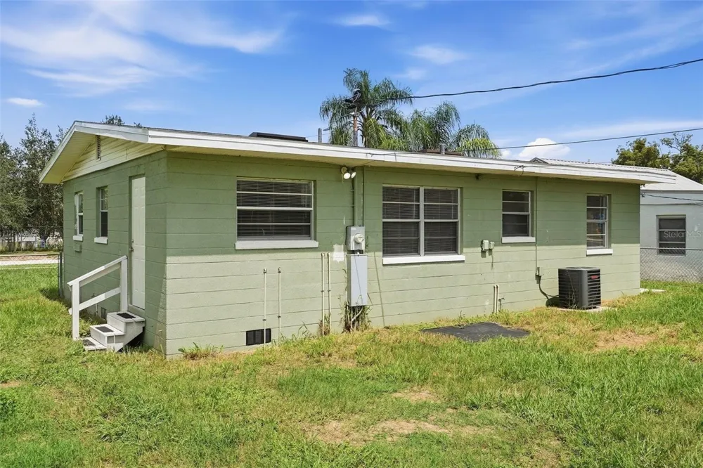 210 E MERRILL AVENUE Dundee, FL 33838