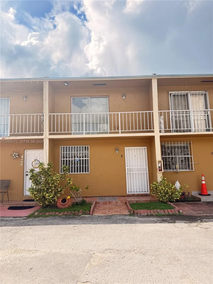 10962 SW 4th St #I2 Sweetwater, FL 33174