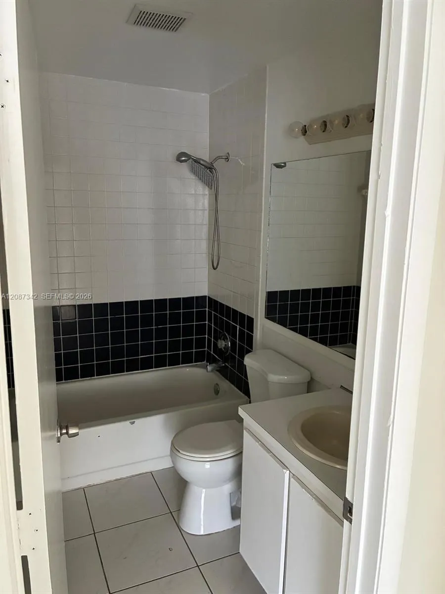 5023 E Society Pl E #I West Palm Beach, FL 33415
