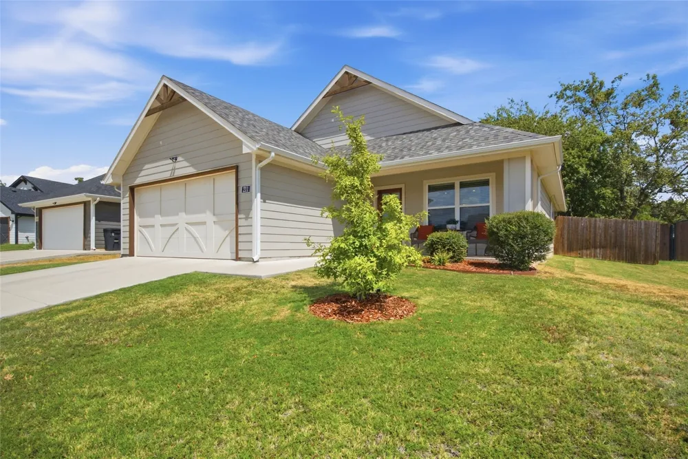 211 Clover Circle Weatherford, TX 76086