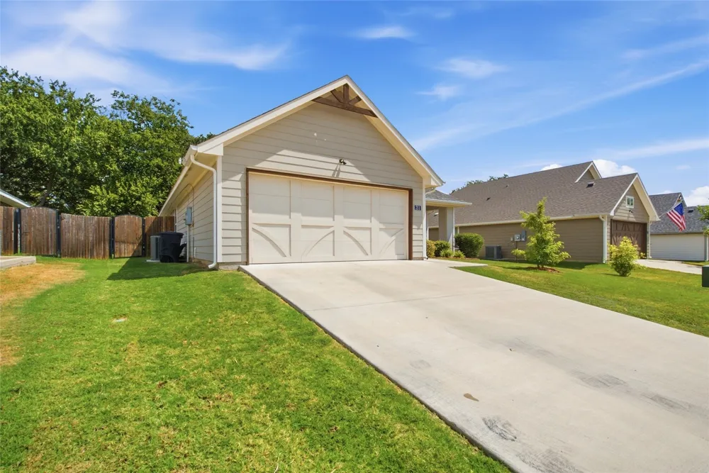 211 Clover Circle Weatherford, TX 76086