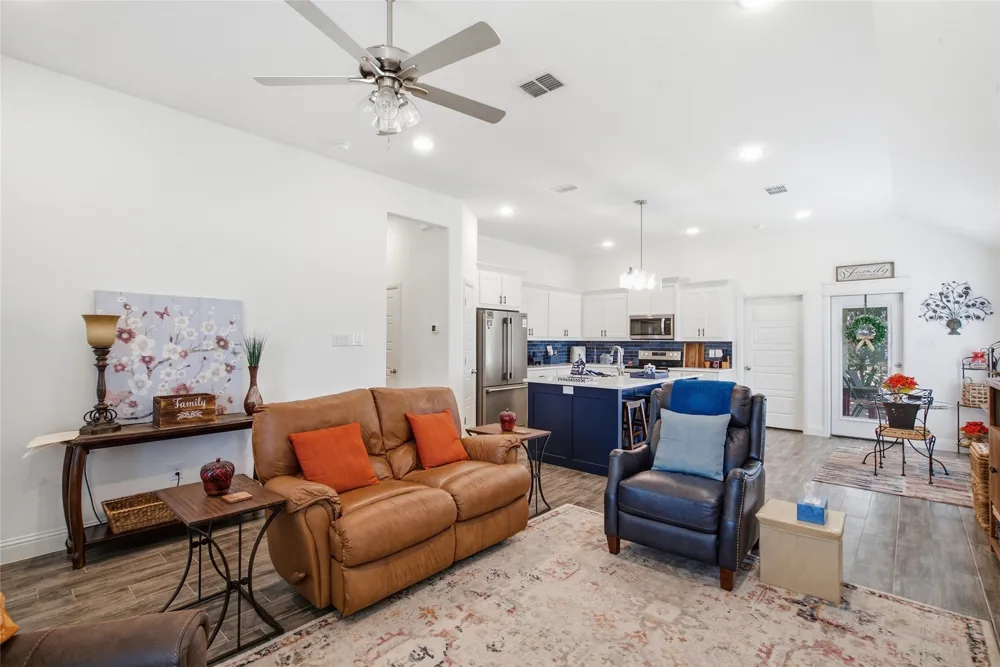 211 Clover Circle Weatherford, TX 76086