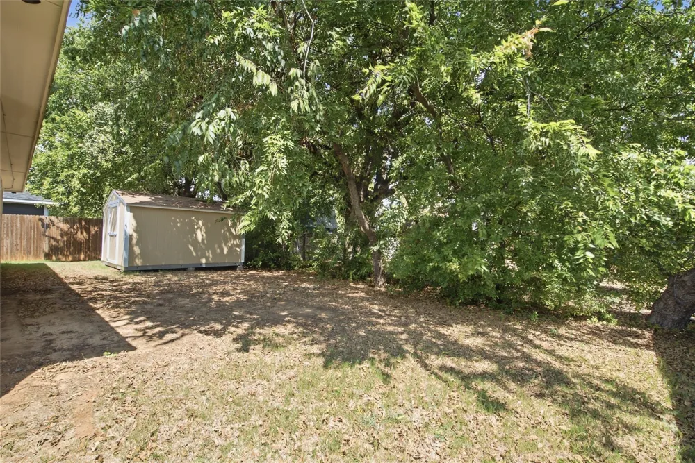 211 Clover Circle Weatherford, TX 76086