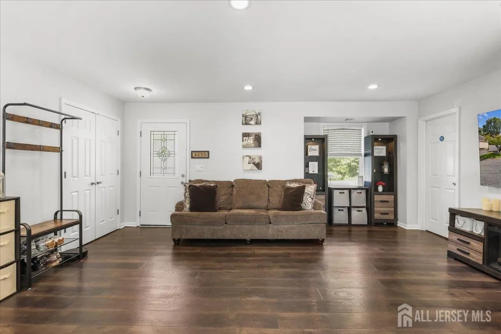 6 Soden Lane Old Bridge, NJ 08857