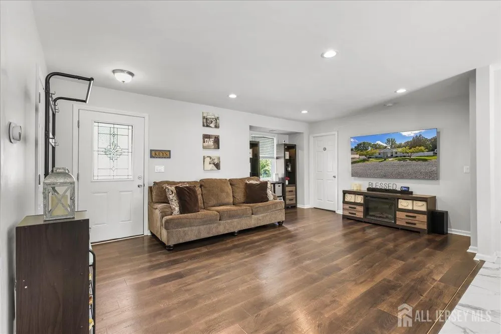 6 Soden Lane Old Bridge, NJ 08857