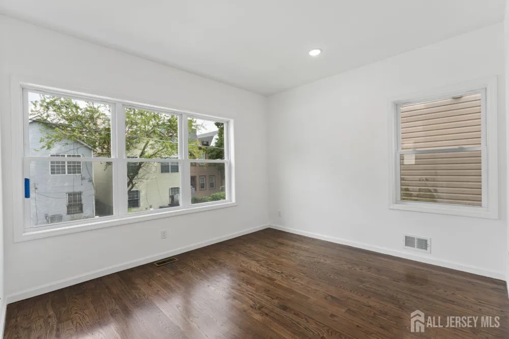 914 Bergen St Street Newark, NJ 07112
