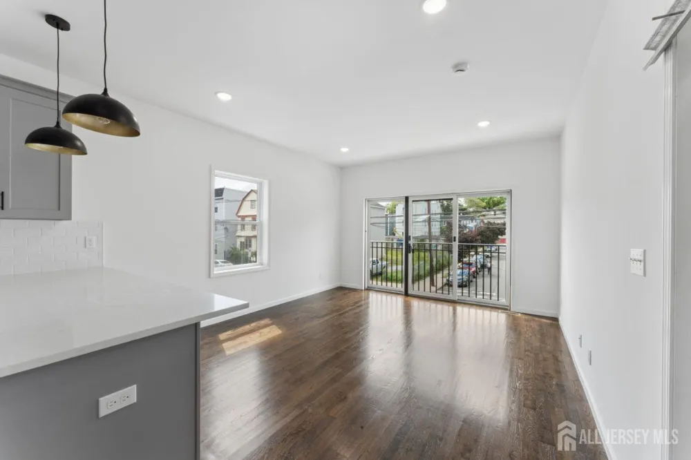 914 Bergen St Street Newark, NJ 07112