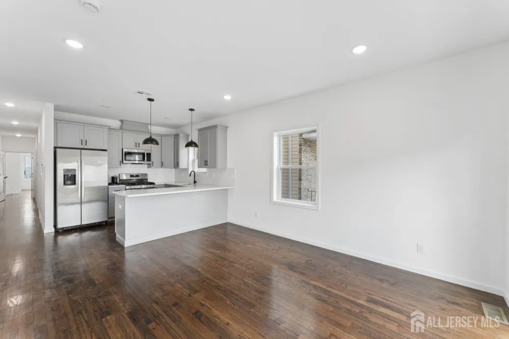 914 Bergen St Street Newark, NJ 07112