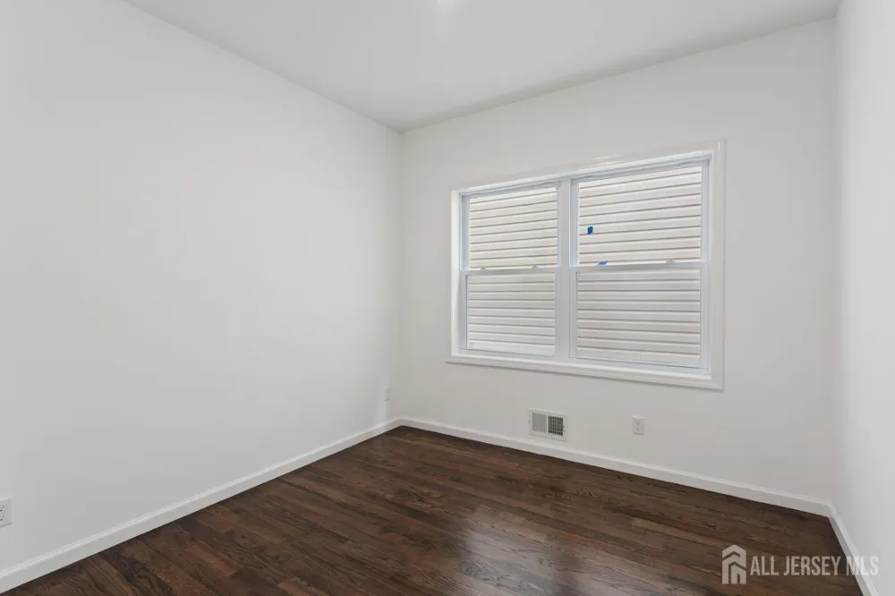 914 Bergen St Street Newark, NJ 07112