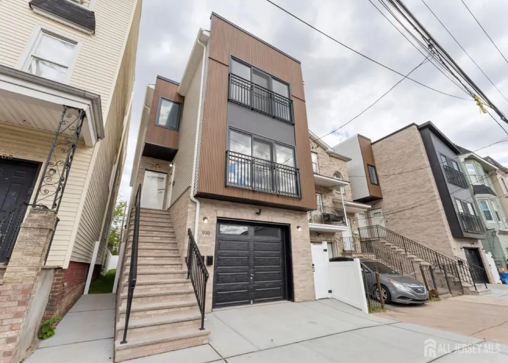 914 Bergen St Street Newark, NJ 07112