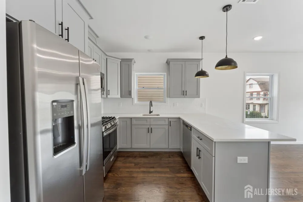 914 Bergen St Street Newark, NJ 07112