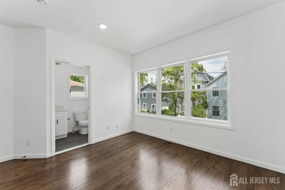 914 Bergen St Street Newark, NJ 07112