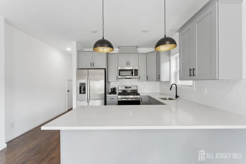 914 Bergen St Street Newark, NJ 07112