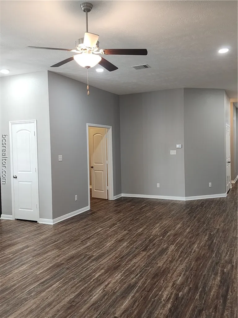4015 Dunlap Loop College Station, TX 77845