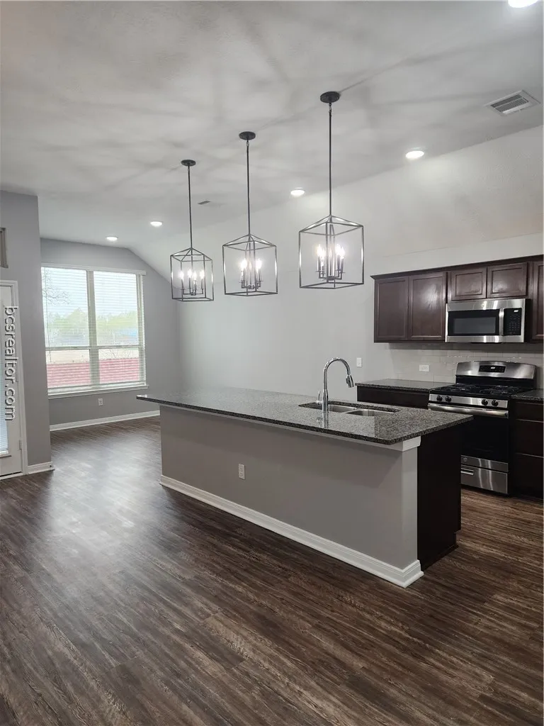 4015 Dunlap Loop College Station, TX 77845