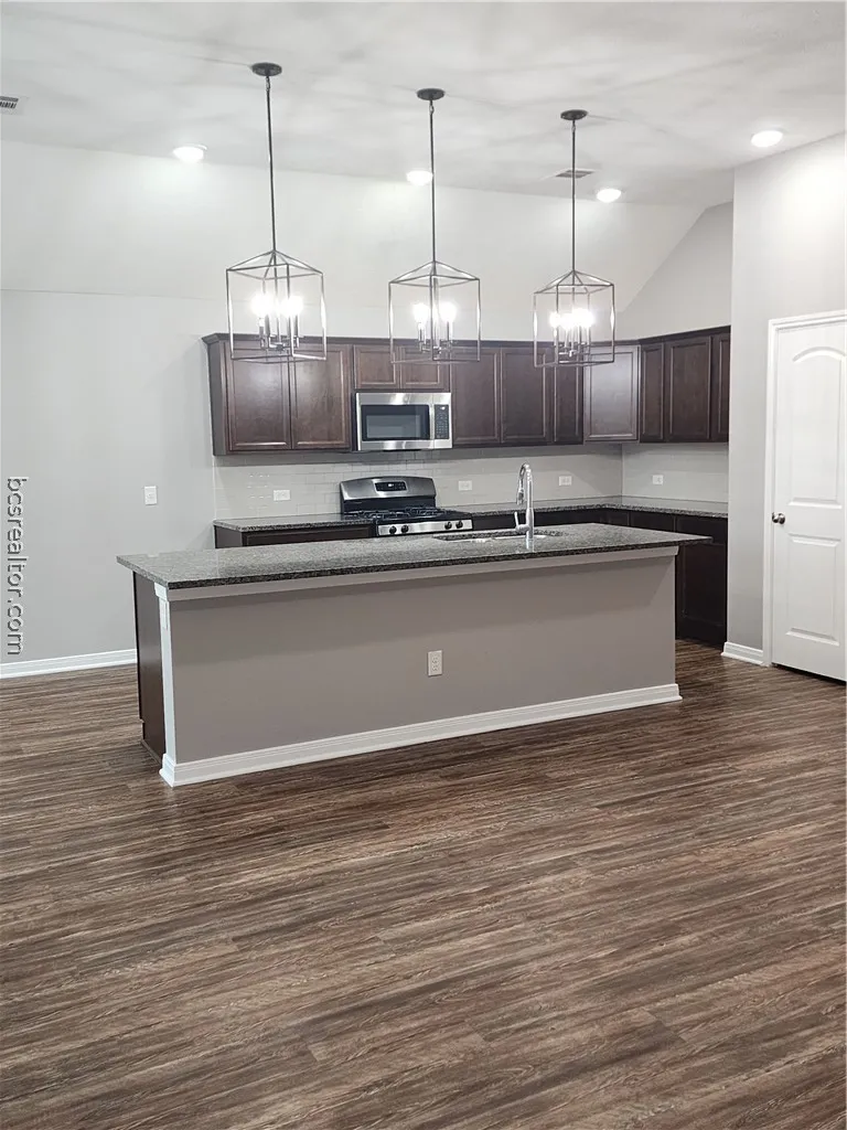 4015 Dunlap Loop College Station, TX 77845
