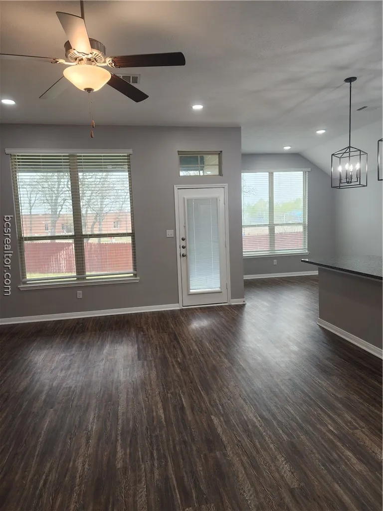 4015 Dunlap Loop College Station, TX 77845