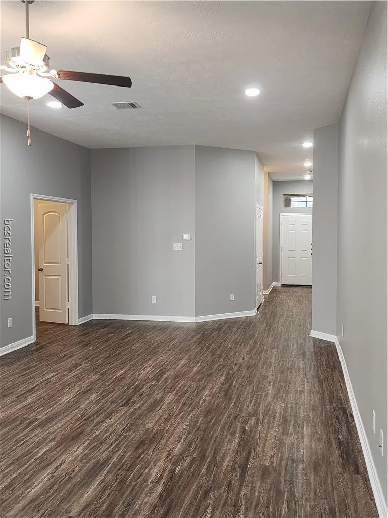 4015 Dunlap Loop College Station, TX 77845