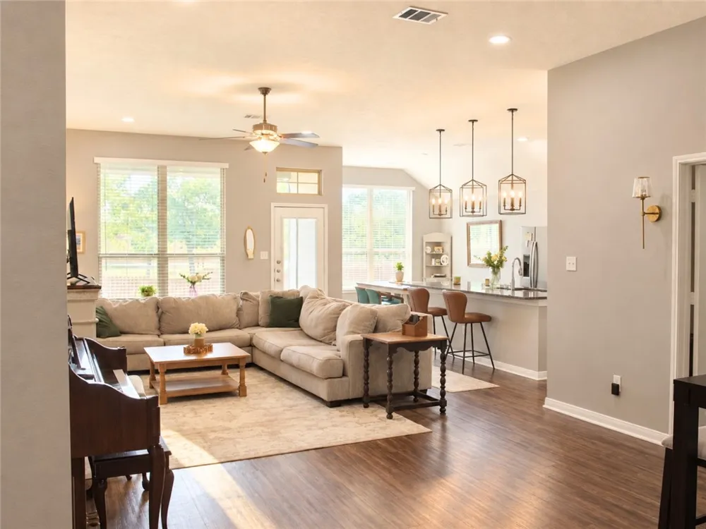 4015 Dunlap Loop College Station, TX 77845