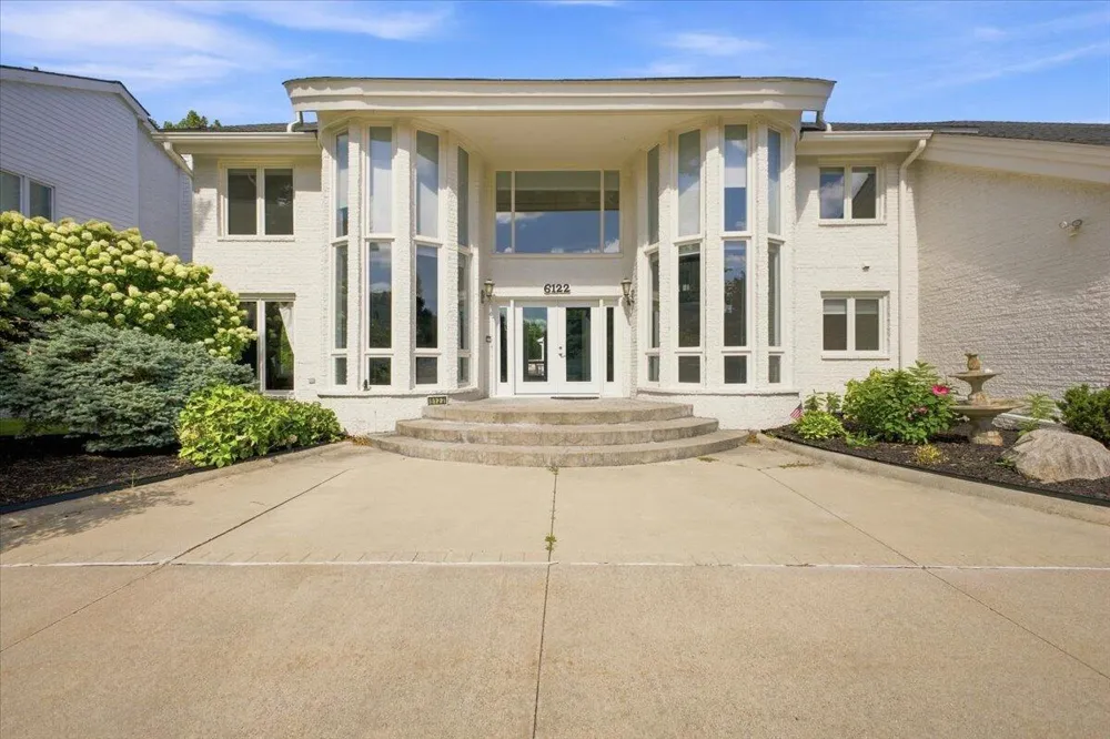 6122 Trailwood Lane West Bloomfield, MI 48322