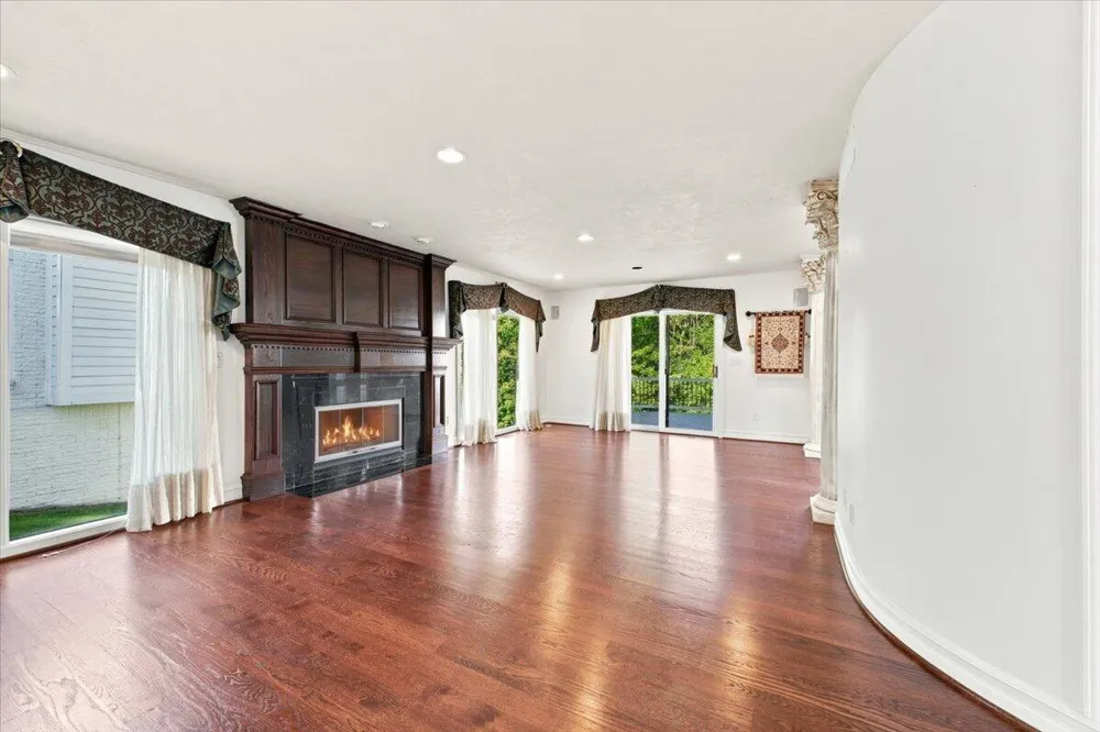 6122 Trailwood Lane West Bloomfield, MI 48322